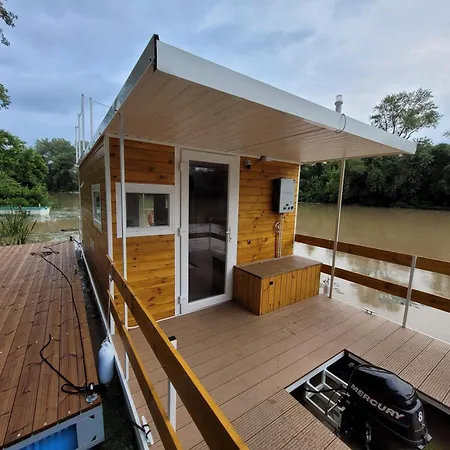 Botel Bodrogpart Uszohaz *