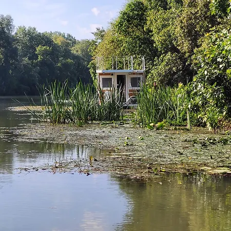 Bodrogpart úszóház Botel *