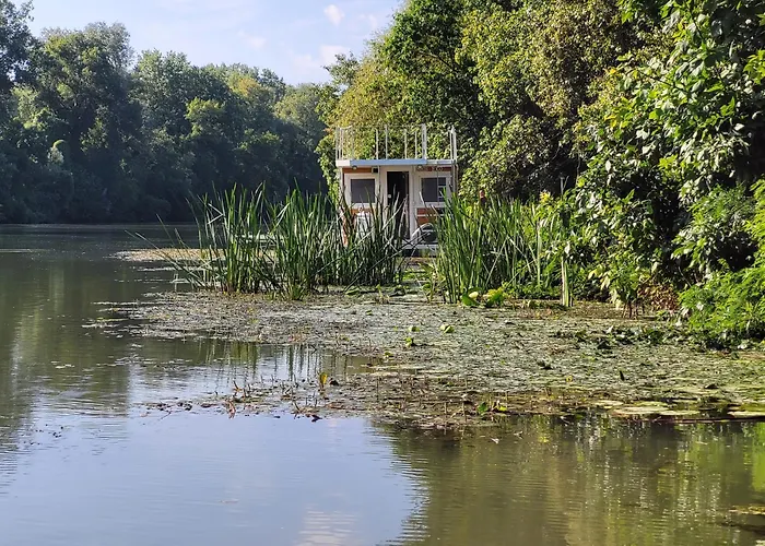 Bodrogpart úszóház Botel *
